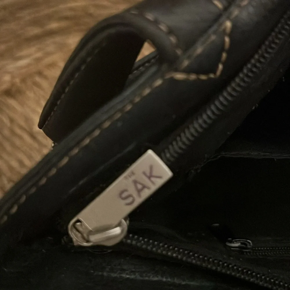 The Sak Black Butter Soft Leather Handbag Shoulder Bag Zip Close